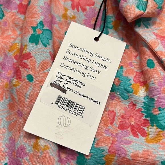 Something Navy Linen Floral Women's Shorts - Picture 8 of 14